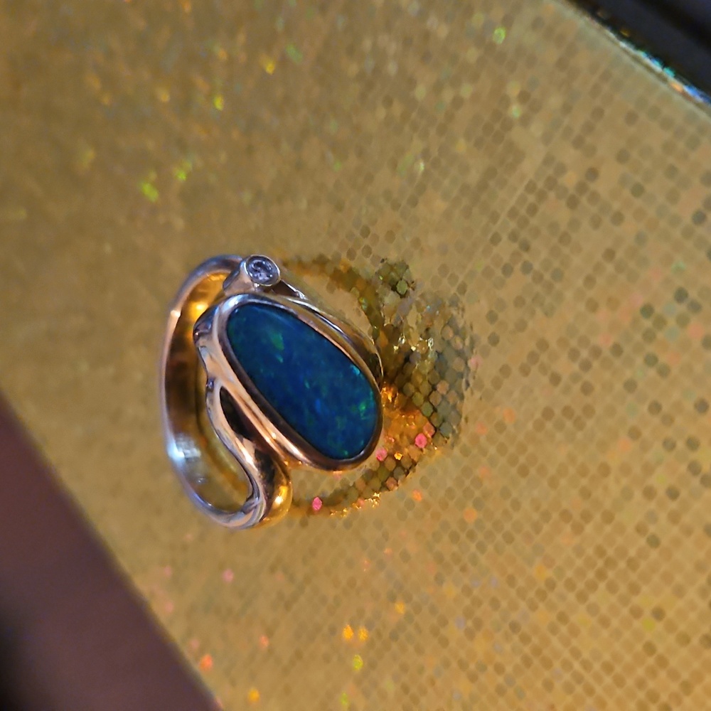 Black Australian opal 10 Kt Yellow Gold - Picture 6 of 9